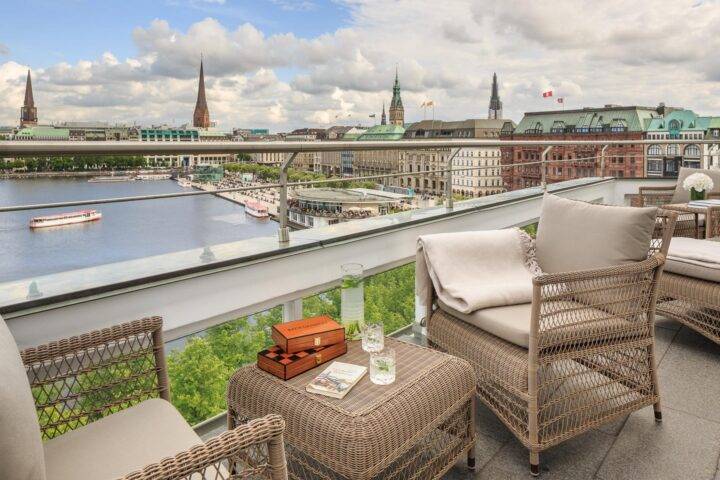 Fairmont Hotel Vier Jahreszeiten Hamburg, Balkon